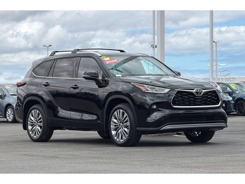 New 2026 Toyota Highlander Platinum AWD/4WD image 2