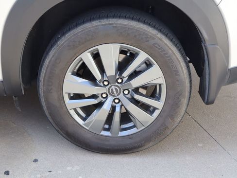Used 2024 Nissan Pathfinder SV FWD image 29