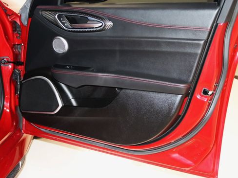 Used 2018 Alfa Romeo Giulia Quadrifoglio w/ Driver Assist Dynamic Package image 61