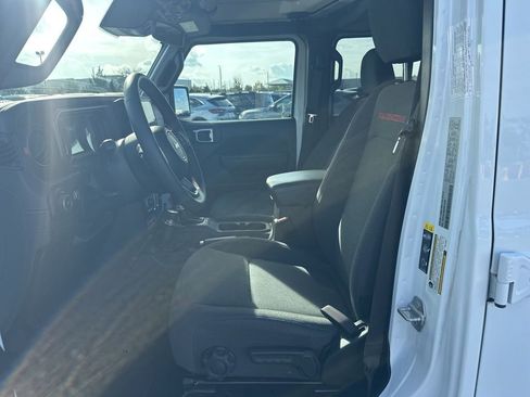 Used 2025 Jeep Wrangler Unlimited Rubicon image 13