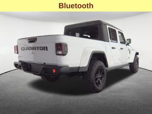 Used 2021 Jeep Gladiator Willys image 5