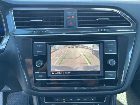 Used 2022 Volkswagen Tiguan S image 2