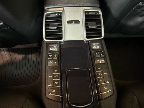 Used 2016 Porsche Panamera image 31