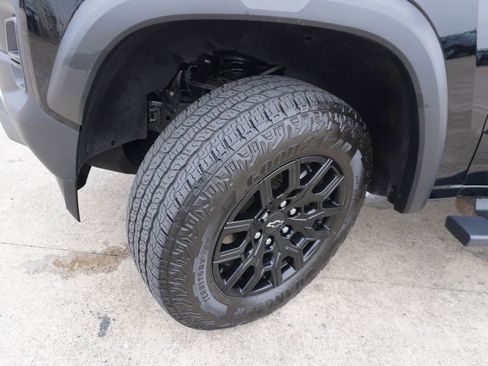 Used 2023 Chevrolet Colorado Trail Boss AWD/4WD image 28