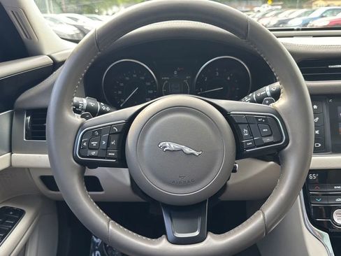Used 2017 Jaguar XF Premium RWD image 17