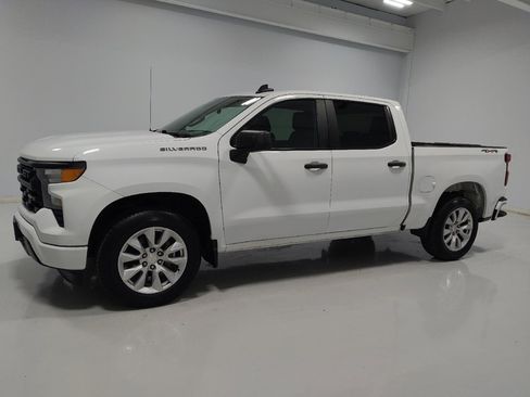 Used 2022 Chevrolet Silverado 1500 Custom image 2