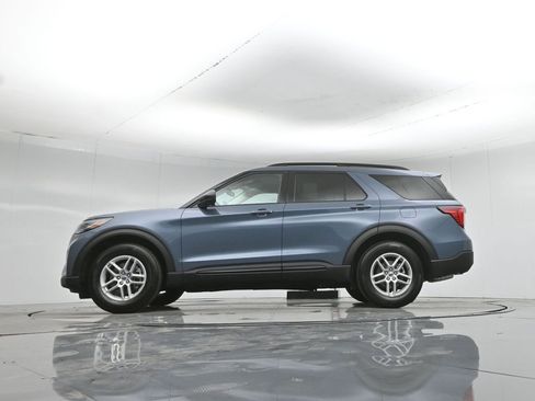 New 2026 Ford Explorer Active RWD image 7