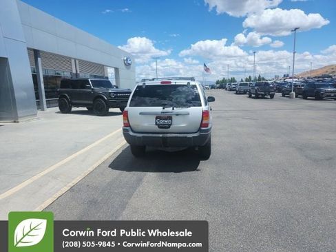 Used 2004 Jeep Grand Cherokee Laredo w/ Convenience Group AWD/4WD image 8