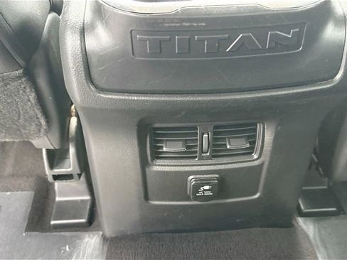 Used 2017 Nissan Titan SV image 28