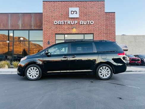 Used 2013 Toyota Sienna AWD image 23