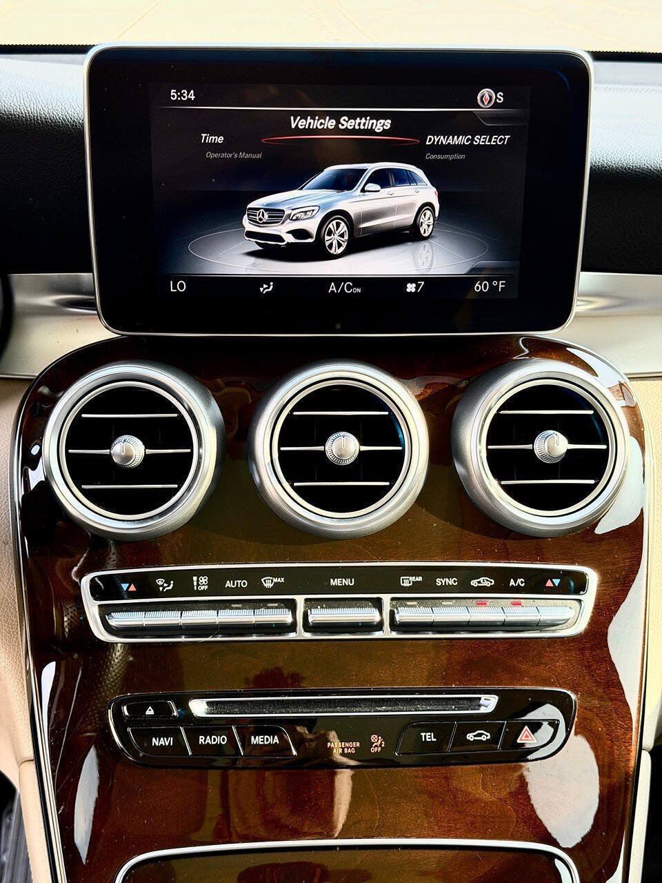 Used 2016 Mercedes-Benz GLC 300 4MATIC w/ Multimedia Package image 25
