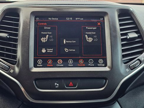 Used 2019 Jeep Cherokee Trailhawk w/ Cold Weather Group image 31