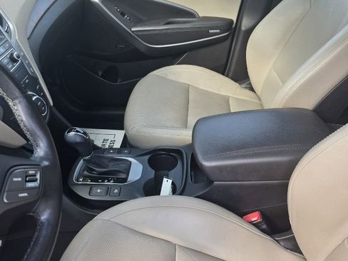 Used 2017 Hyundai Santa Fe Limited image 7
