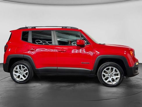 Used 2018 Jeep Renegade Latitude w/ Cold Weather Group AWD/4WD image 4