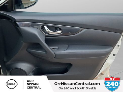 Used 2017 Nissan Rogue SV FWD image 10