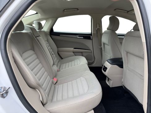 Used 2017 Ford Fusion SE w/ Fusion SE Technology Package image 20