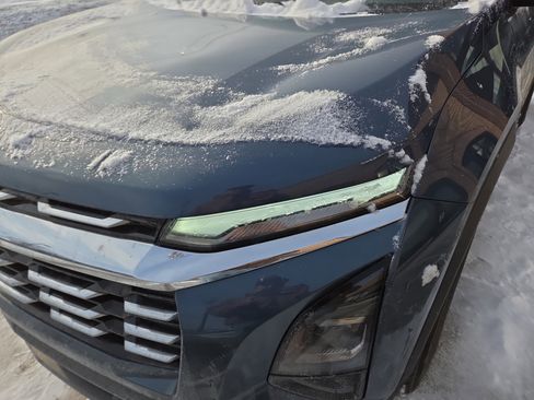 Used 2025 Chevrolet Equinox LT image 9