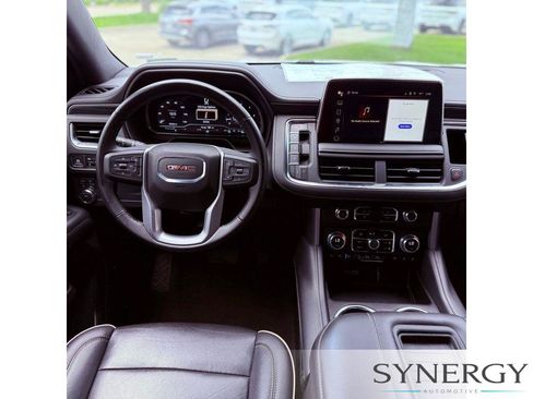 Used 2024 GMC Yukon SLT AWD/4WD image 11