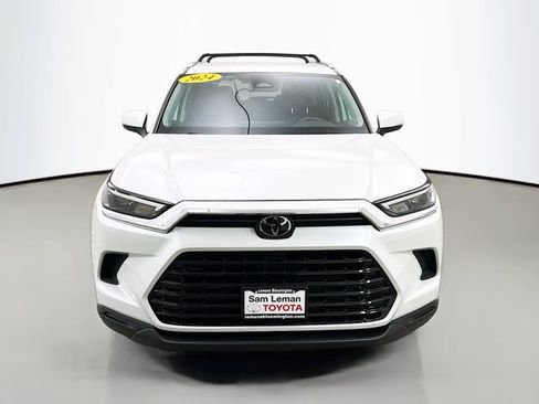 Used 2024 Toyota Grand Highlander AWD image 2