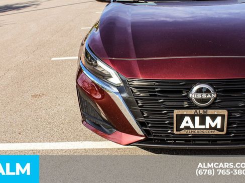 Used 2025 Nissan Altima 2.5 SV FWD image 11