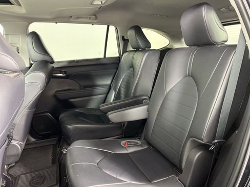 Certified 2023 Toyota Highlander XLE image 15