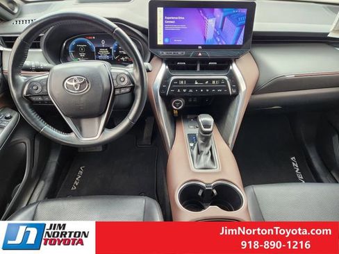 Used 2023 Toyota Venza Limited image 29