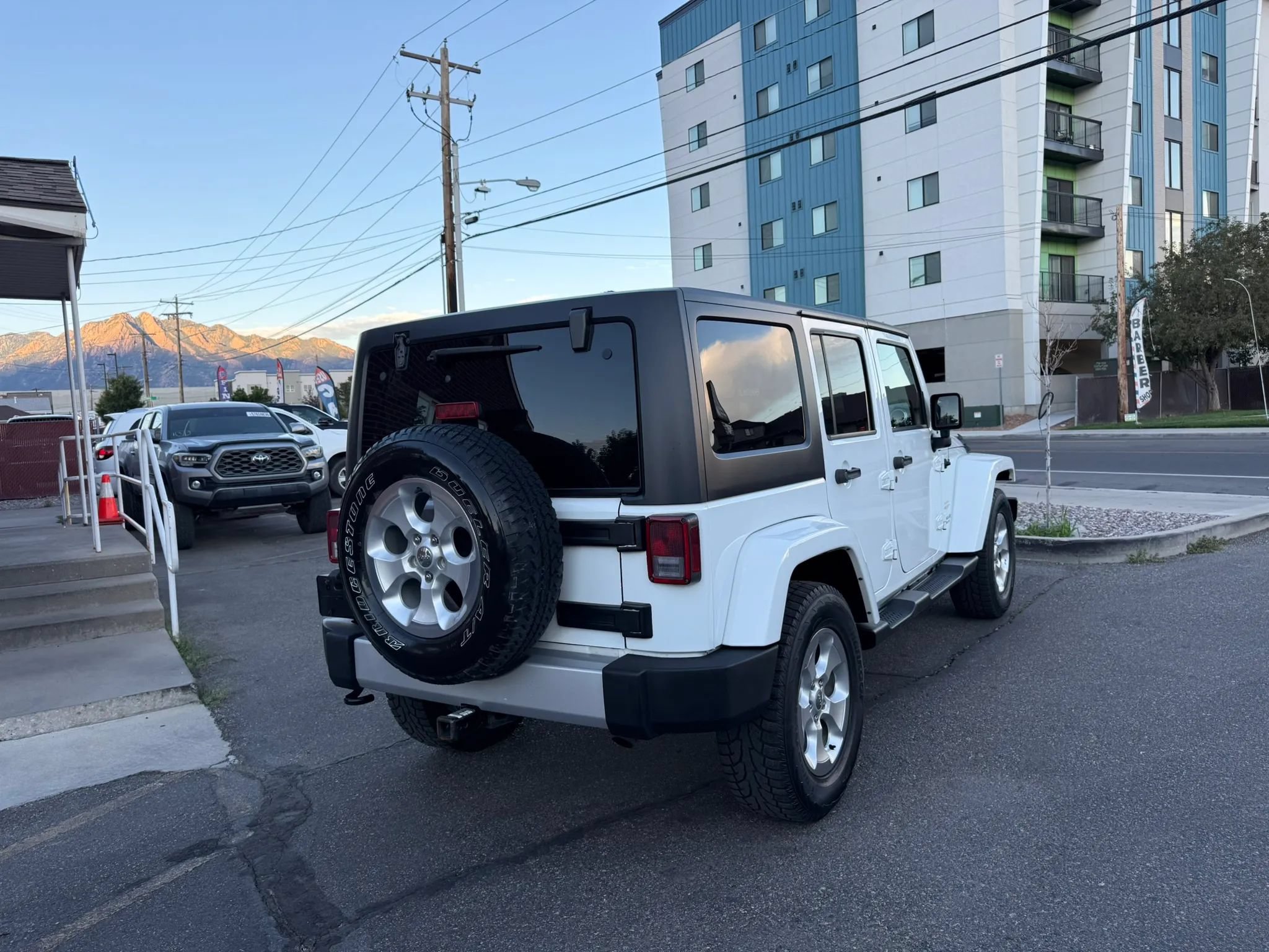 Used 2015 Jeep Wrangler Unlimited Sahara w/ Connectivity Group AWD/4WD image 5
