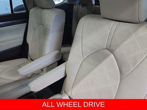 Used 2021 Toyota Highlander Platinum AWD/4WD image 14