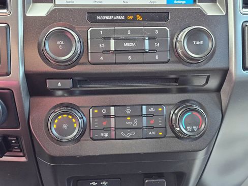 Used 2018 Ford F150 XLT w/ Equipment Group 302A Luxury AWD/4WD image 17