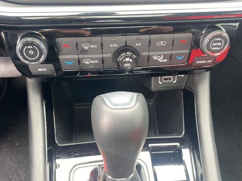 Certified 2025 Jeep Compass Limited w/ High Altitude Package image 13