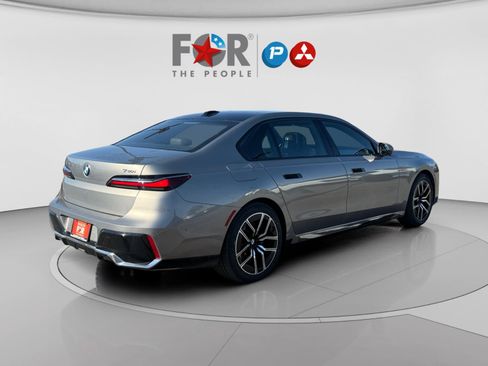 Used 2023 BMW 740i image 5