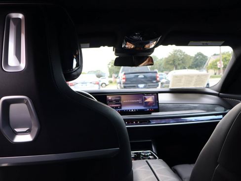 Used 2024 BMW 740i RWD image 21