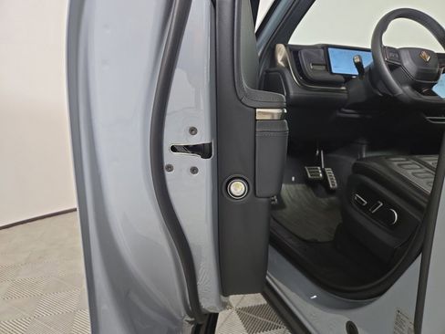 Used 2024 Rivian R1S Adventure AWD/4WD image 32