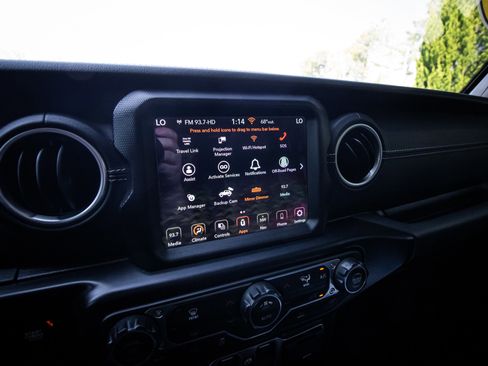 Used 2023 Jeep Wrangler Sahara image 23