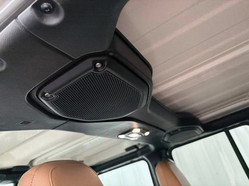 Used 2023 Jeep Wrangler Unlimited Sahara AWD/4WD image 13