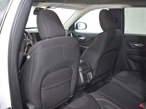 Used 2016 Jeep Cherokee Latitude w/ Cold Weather Group image 22