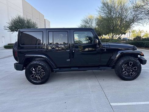 Used 2018 Jeep Wrangler Unlimited Sahara image 2