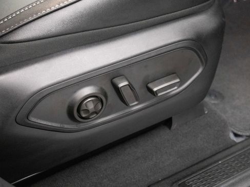 Used 2024 Jeep Grand Cherokee Limited image 29