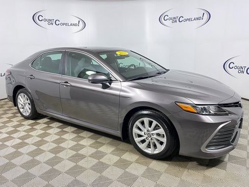 Certified 2023 Toyota Camry LE image 1