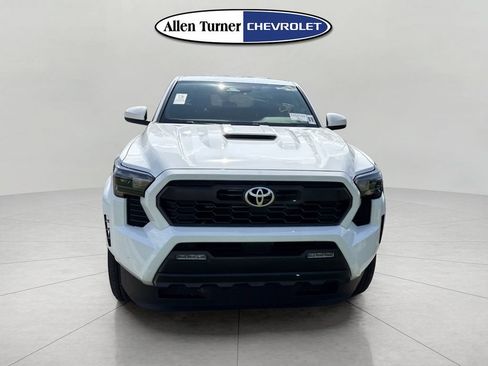 Used 2025 Toyota Tacoma TRD Sport AWD/4WD image 2