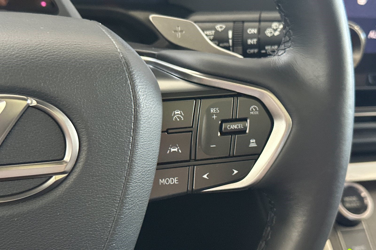 Certified 2024 Lexus GX 550 w/ Cold Area Package AWD/4WD image 31