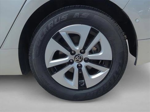 Certified 2018 Toyota Prius Three FWD image 9