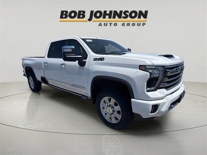 New 2025 Chevrolet Silverado 3500 High Country w/ LPO, Dark Essentials Package