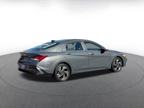 Used 2025 Hyundai Elantra Limited image 14