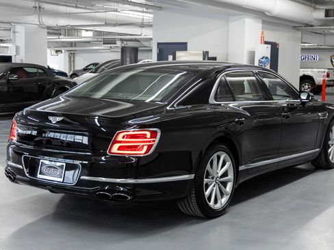 Used 2023 Bentley Flying Spur V8 image 5