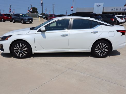 Used 2023 Nissan Altima 2.5 SV AWD/4WD image 8