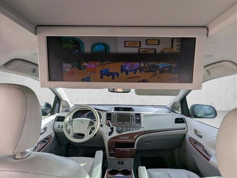 Used 2011 Toyota Sienna XLE w/ Premium Pkg image 19