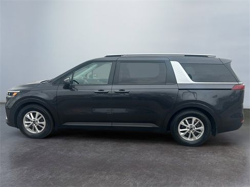 Used 2022 Kia Carnival LX image 2