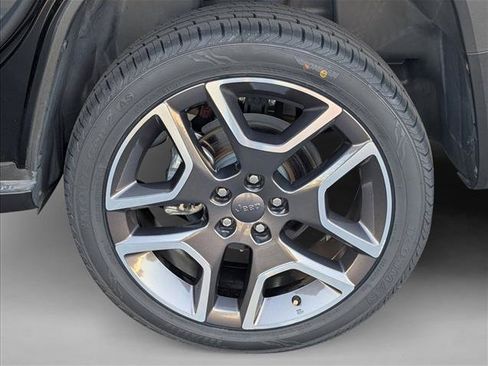 Used 2019 Jeep Renegade Limited w/ UConnect 8.4 Nav Group AWD/4WD image 22