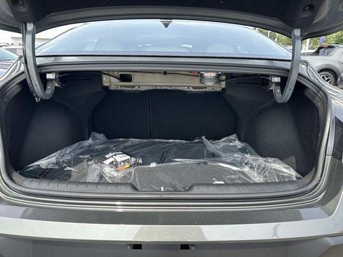 New 2026 Hyundai Elantra Limited FWD image 4